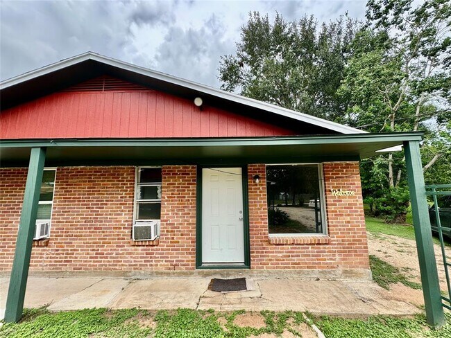 116 W Davitt St in Eagle Lake, TX - Building Photo - Building Photo