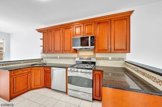 63 Albert Ct in Parsippany Troy Hills, NJ - Building Photo - Building Photo