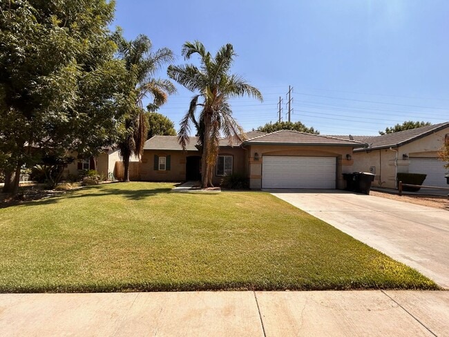 1044 S Rio Linda St in Visalia, CA - Building Photo - Building Photo
