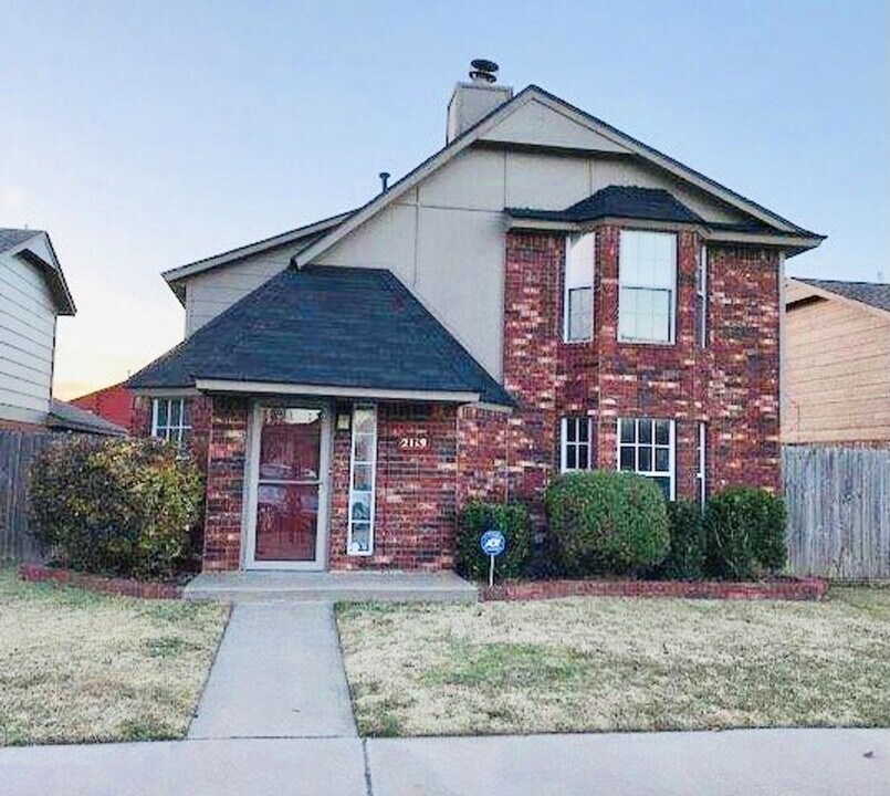 2119 Parkview Dr in Moore, OK - Building Photo