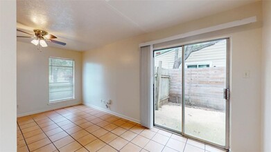 922 Navarro Dr in College Station, TX - Building Photo - Building Photo