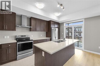 11 Lomond Ln in Kitchener, ON - Building Photo - Building Photo