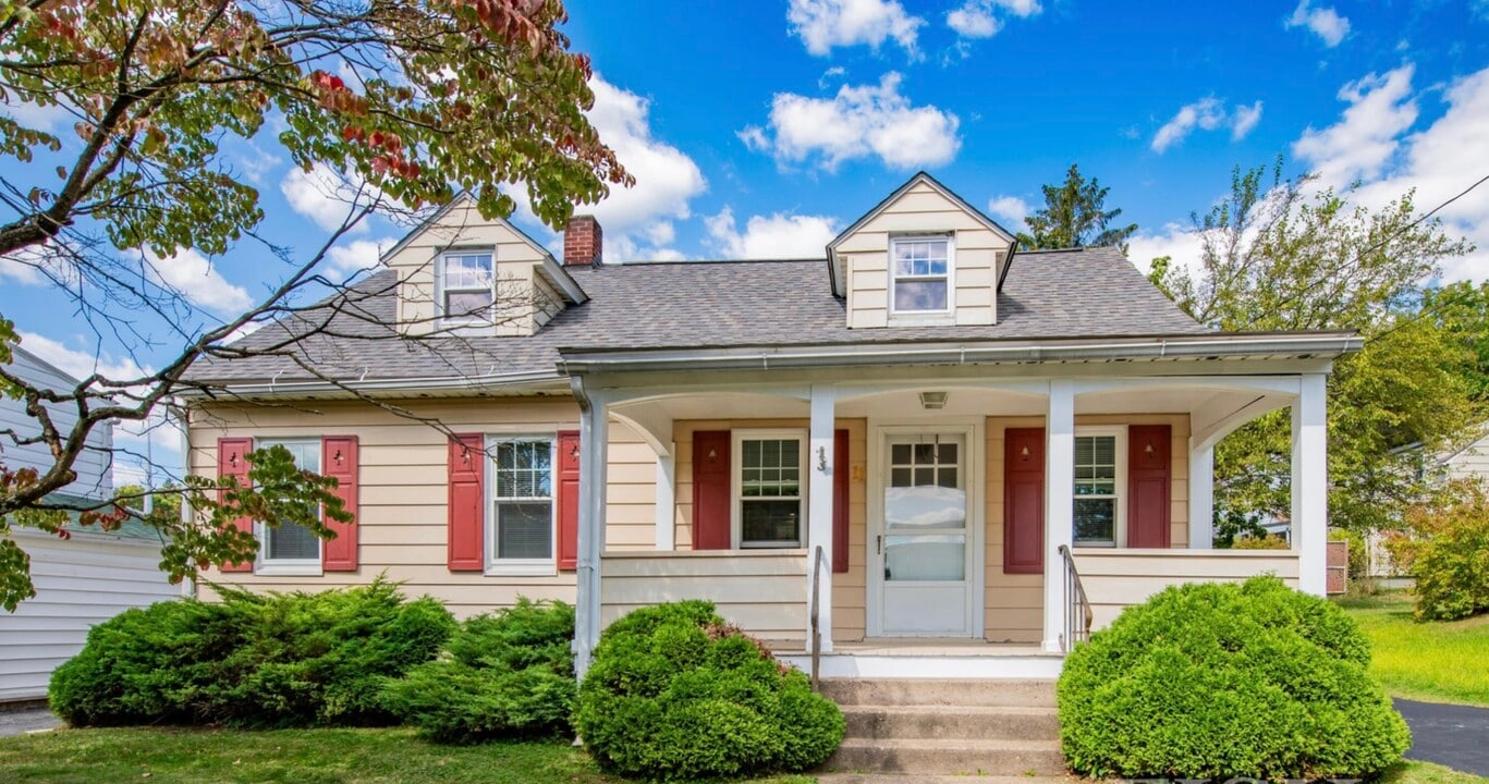 11 Grampian Blvd in Williamsport, PA - Building Photo