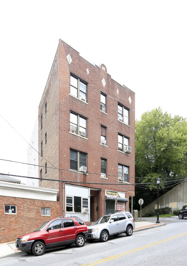 75 Lockwood Ave in Yonkers, NY - Foto de edificio - Building Photo