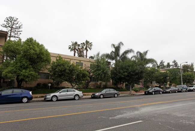 Encino Riviera in Encino, CA - Foto de edificio - Building Photo