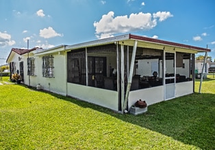 1020 SW 84th Ave in Miami, FL - Building Photo - Building Photo