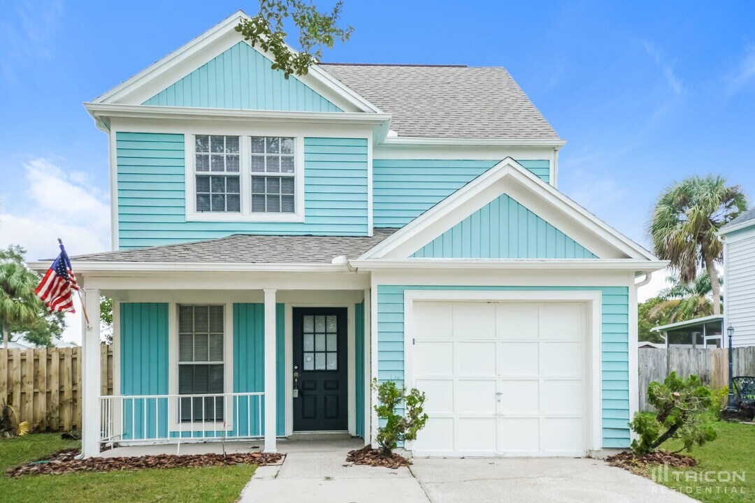 11011 Greenaire Dr in Tampa, FL - Building Photo