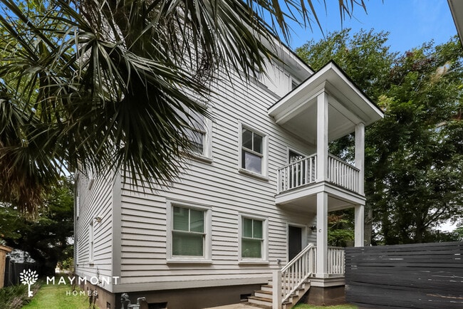 property at 5 E Hampstead Square