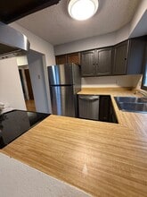 3296 Adams Dr in Fairbanks, AK - Foto de edificio - Building Photo