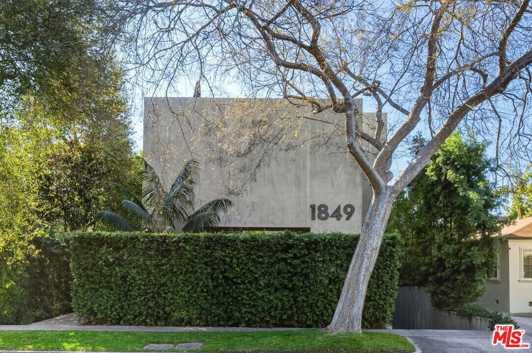 1849 Fox Hills Dr in Los Angeles, CA - Foto de edificio