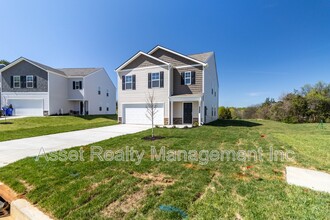 2063 Southwood Cir in Morristown, TN - Building Photo - Building Photo