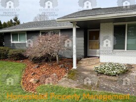 5327 Queens Ave NE in Keizer, OR - Building Photo