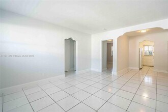 7821 Carlyle Ave in Miami Beach, FL - Building Photo - Building Photo