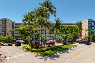 Waterway Plaza in Miami Beach, FL - Building Photo - Building Photo