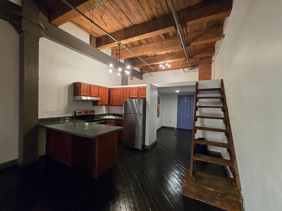 743 Beaubien St, Unit 303 in Detroit, MI - Foto de edificio