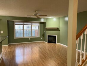 1034 Doral Dr in Bloomington, IL - Building Photo - Building Photo