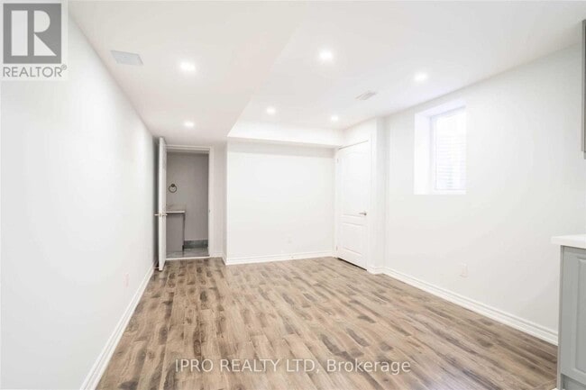 property at 7 Dl Mdws Rd