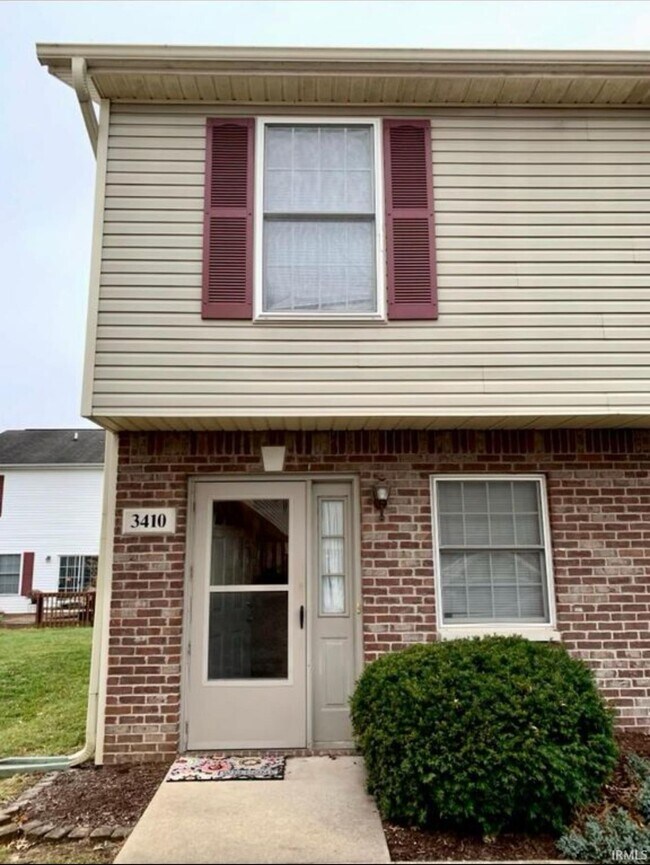 property at 3410 S Oaklawn Cir