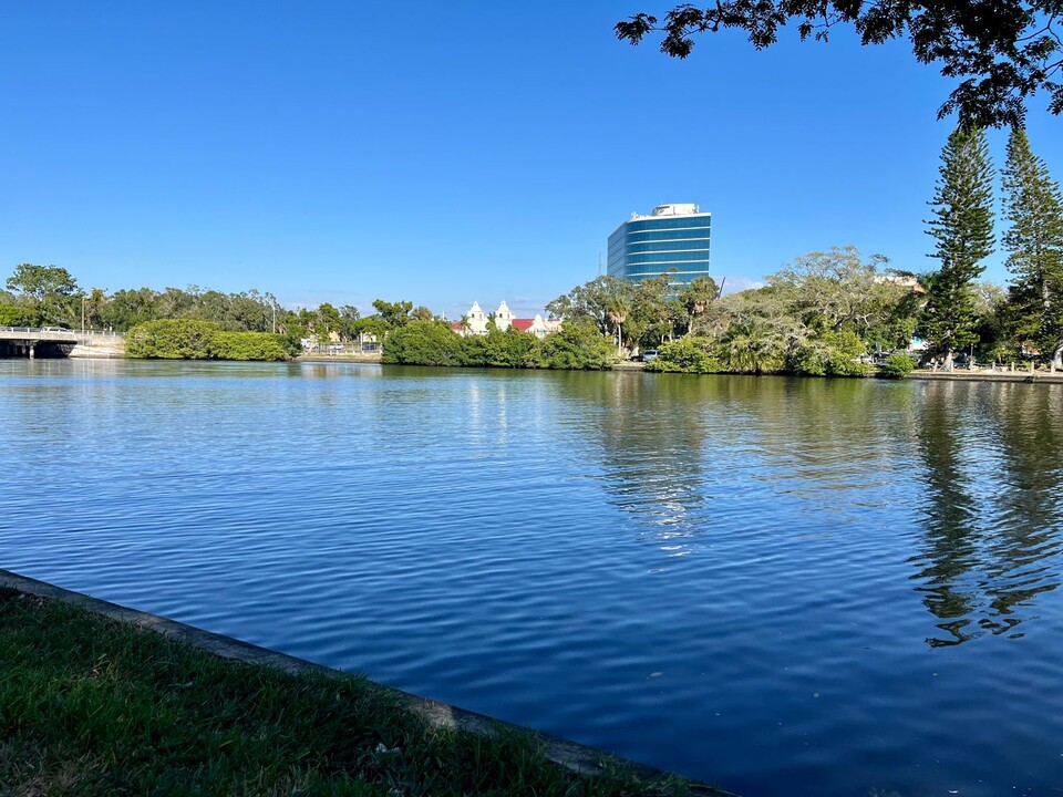 608 Virginia Dr in Bradenton, FL - Foto de edificio