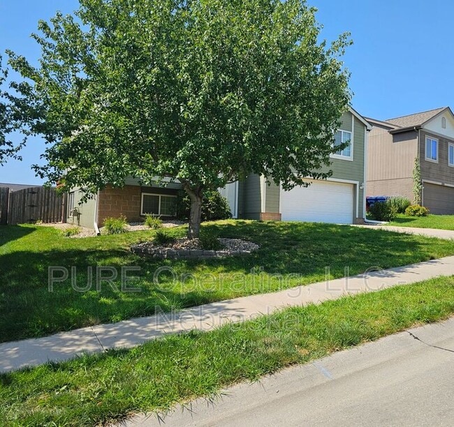 16860 Larimore Ave in Omaha, NE - Building Photo - Building Photo