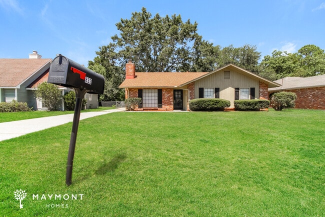 832 Balfour Rd