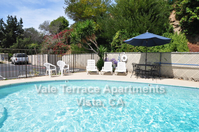 Vale Terrace Apartments in Vista, CA - Foto de edificio - Building Photo