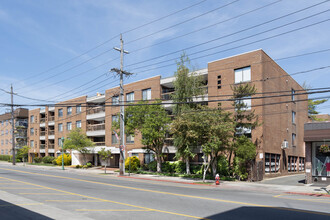 The Carlyle in Lawrence, NY - Foto de edificio - Building Photo