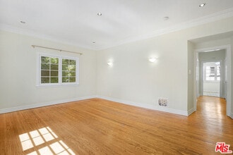 1306 N Alta Vista Blvd in Los Angeles, CA - Building Photo - Building Photo