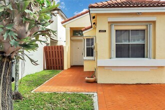 11473 SW 72nd Terrace in Miami, FL - Building Photo - Building Photo