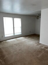 821 Sleepy Hollow Rd in Pittsburgh, PA - Building Photo - Building Photo