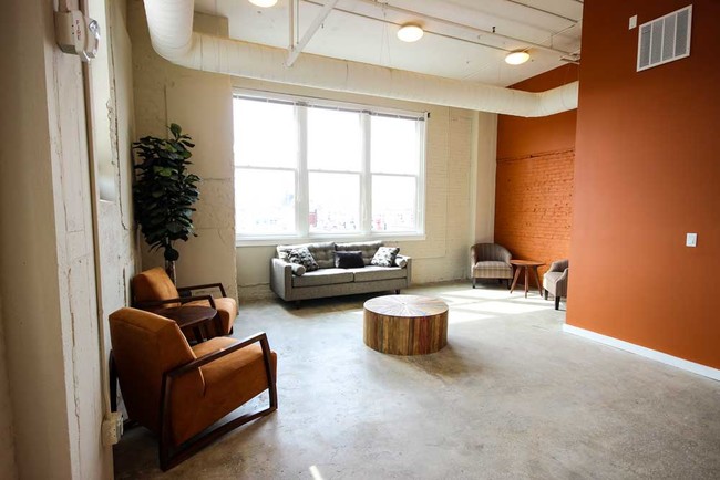 Haymarket Lofts Apartments in Milwaukee, WI - Foto de edificio - Building Photo