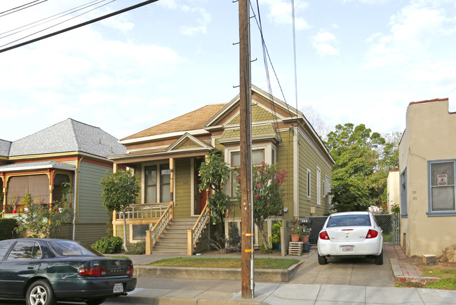 125-131 Gifford Ave in San Jose, CA - Foto de edificio - Building Photo