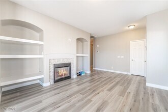 1034 Silver Stone Way in Las Vegas, NV - Building Photo - Building Photo