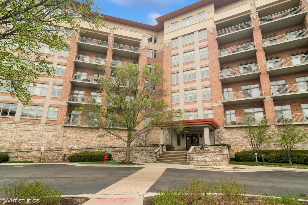 100 Prairie Park Dr in Wheeling, IL - Foto de edificio