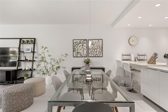101 Crandon Blvd, Unit 379 in Key Biscayne, FL - Building Photo - Building Photo