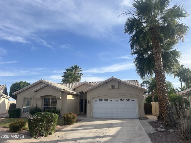 property at 542 S Cholla St