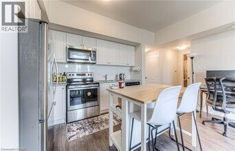 120 Watson Pkwy N in Guelph, ON - Building Photo - Building Photo