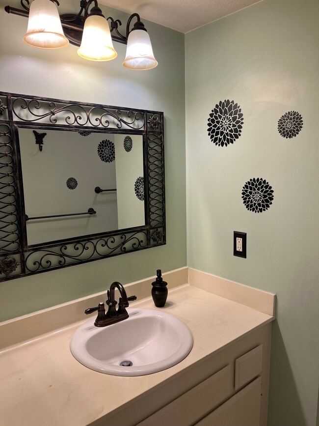 1487 Ashwood Dr in Martinez, CA - Building Photo - Building Photo