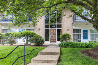 Fairfax Heritage Condominums in Annandale, VA - Foto de edificio - Building Photo