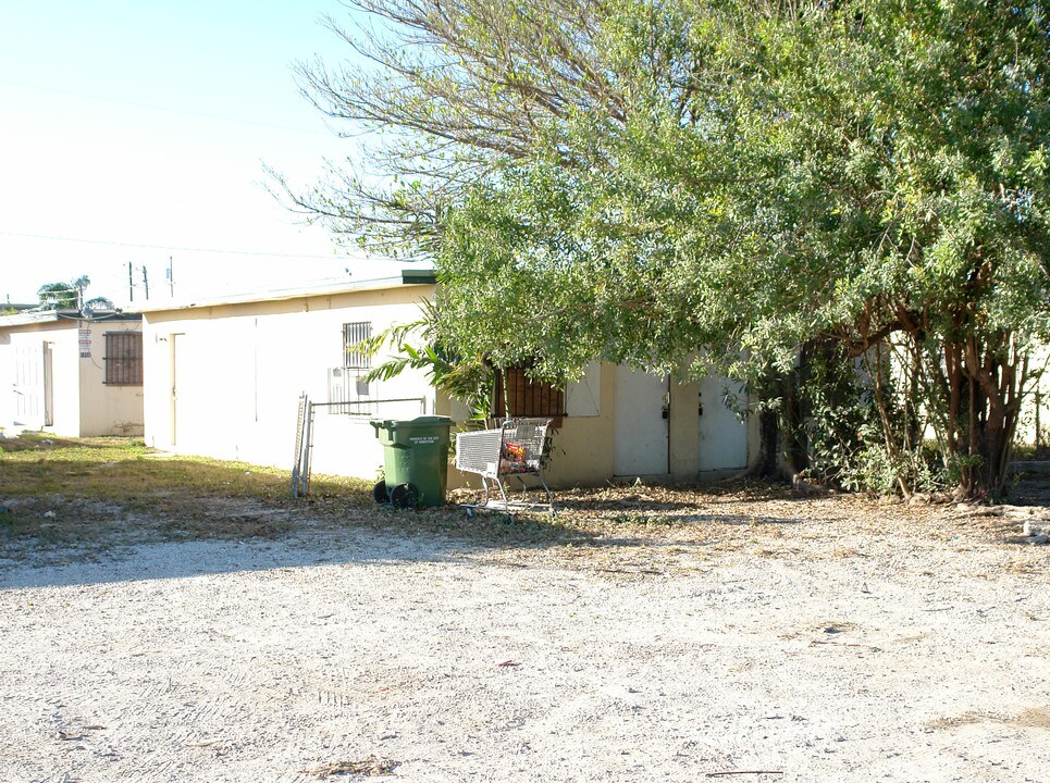 1254 SW 2nd St in Homestead, FL - Foto de edificio
