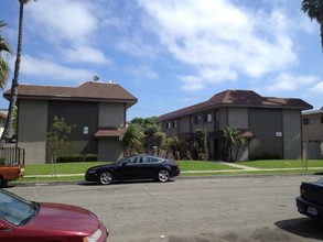 862-868 Center St in Costa Mesa, CA - Building Photo - Building Photo