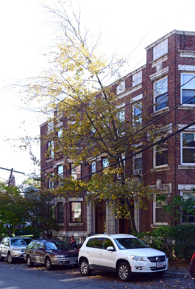 33 Stearns Rd in Brookline, MA - Building Photo - Building Photo