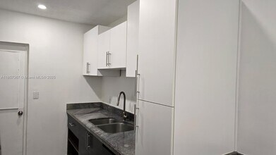 3801 SW 31st Dr in West Park, FL - Building Photo - Building Photo