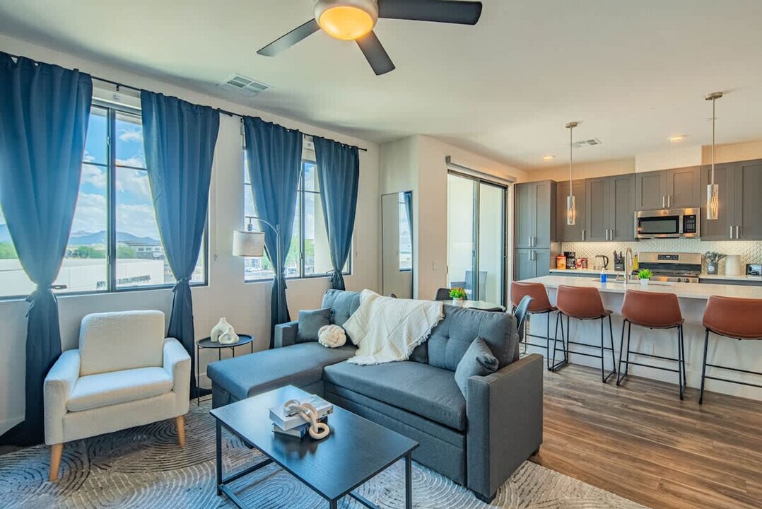 15501 N Dial Blvd in Scottsdale, AZ - Building Photo