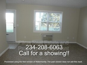 1040 Smith Kramer St NE in Hartville, OH - Building Photo - Building Photo