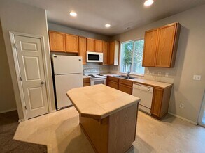 4353 SE Chelsea Ln in Hillsboro, OR - Building Photo - Building Photo