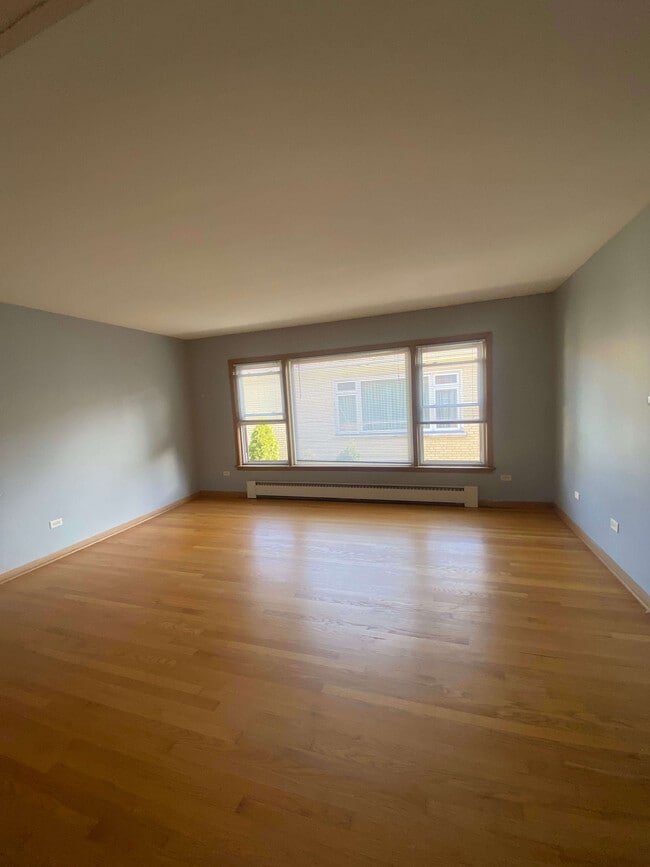 5757 N Elston Ave, Unit 2R in Chicago, IL - Foto de edificio - Building Photo