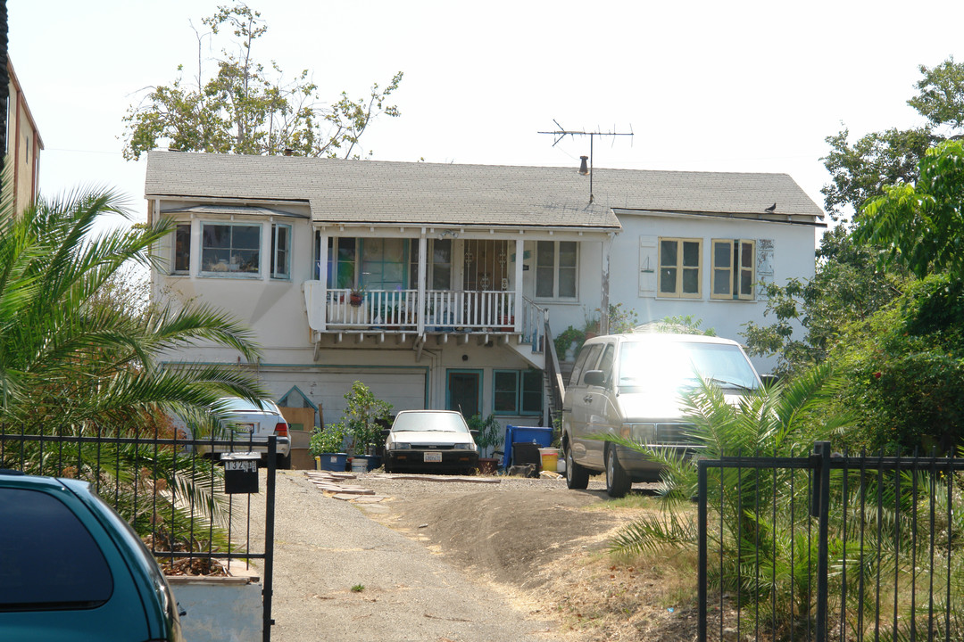 132 S Carondelet St in Los Angeles, CA - Building Photo