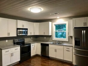 304 Stewart St, Unit 304-apt B in Carrollton, GA - Foto de edificio - Building Photo
