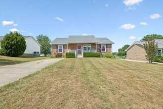 1073 Bobcat Dr in Clarksville, TN - Building Photo - Building Photo